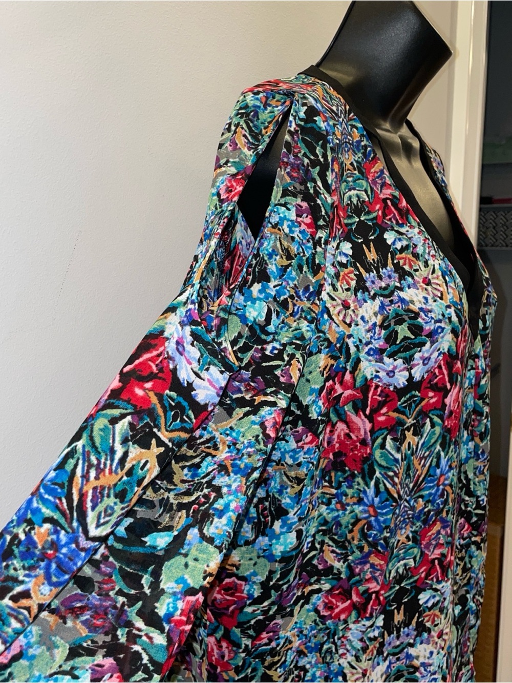 Floral Cold-Shoulder Top - Picture 4 of 7